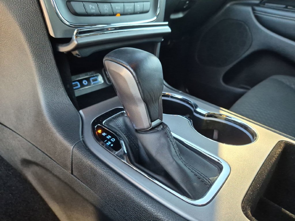 Used 2021 White Jeep Laredo image 23