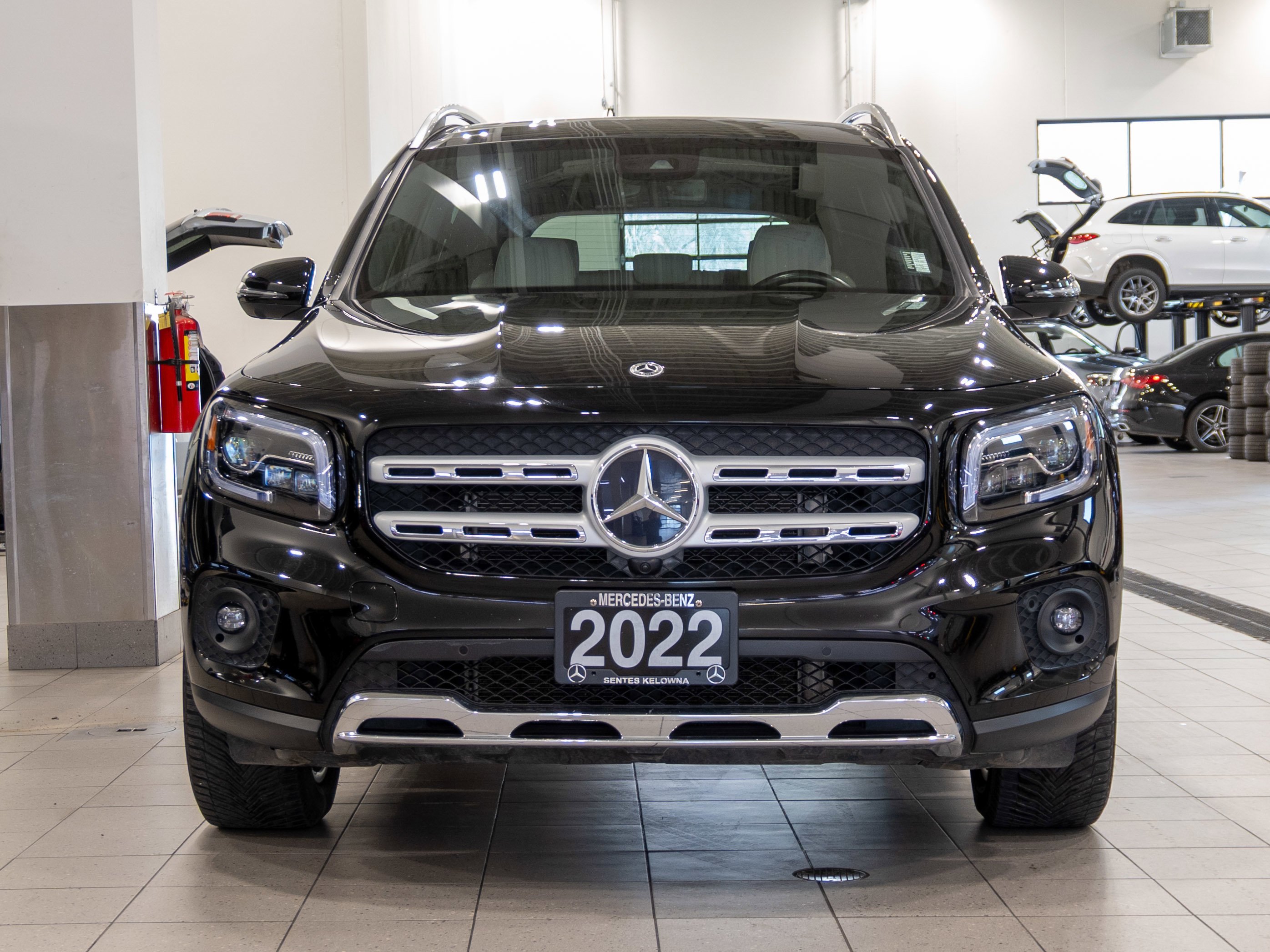 Certified Used 2022 Cosmos Black Metallic Mercedes-Benz GLB 250 image 5