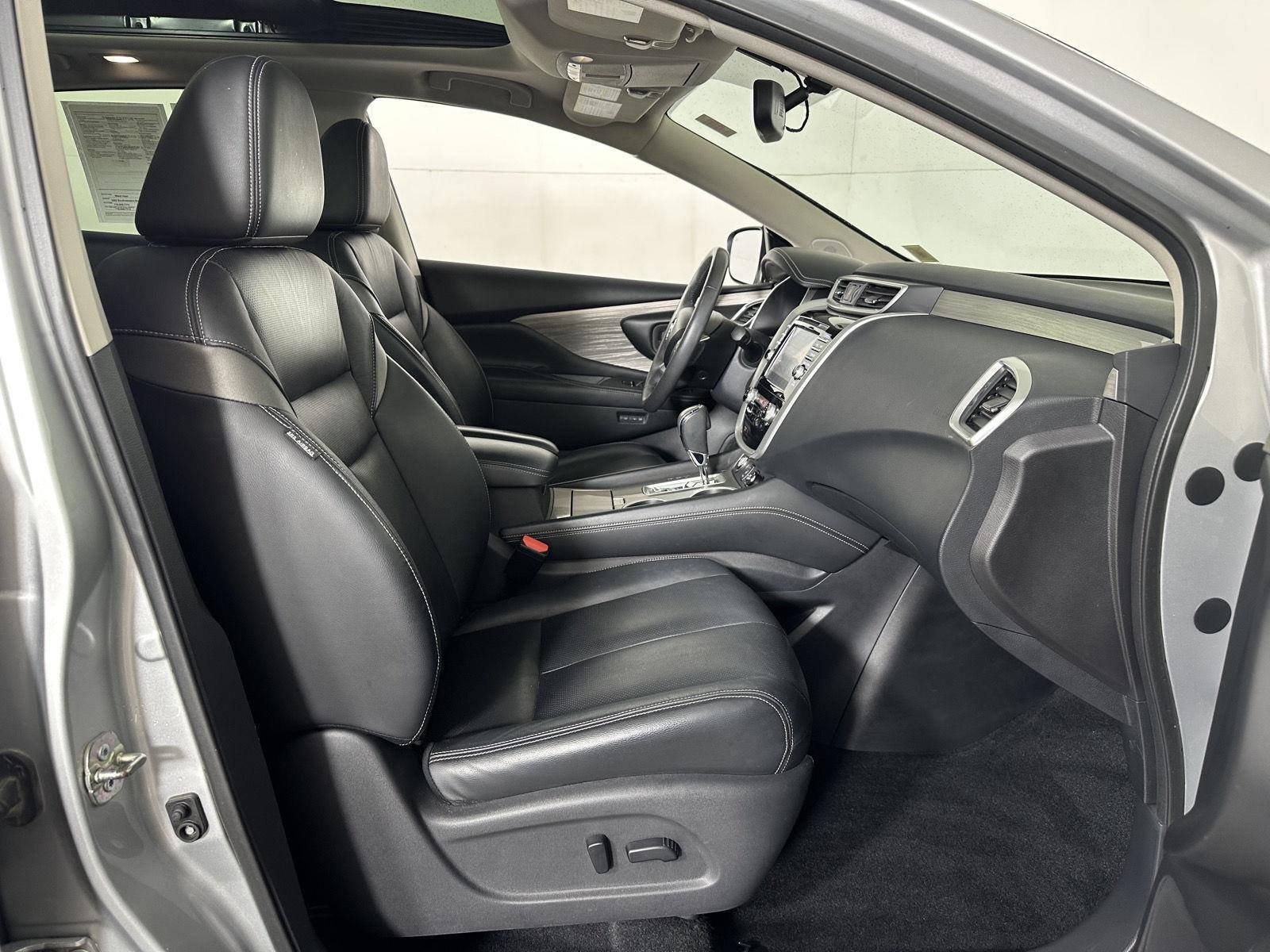 Used 2016 Brilliant Silver Metallic Nissan SL image 17