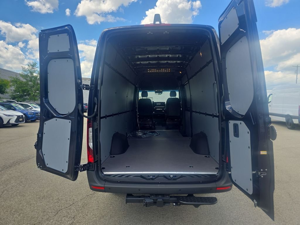 New 2026 Cavansite Blue Metallic Mercedes-Benz Cargo 170 WB image 21