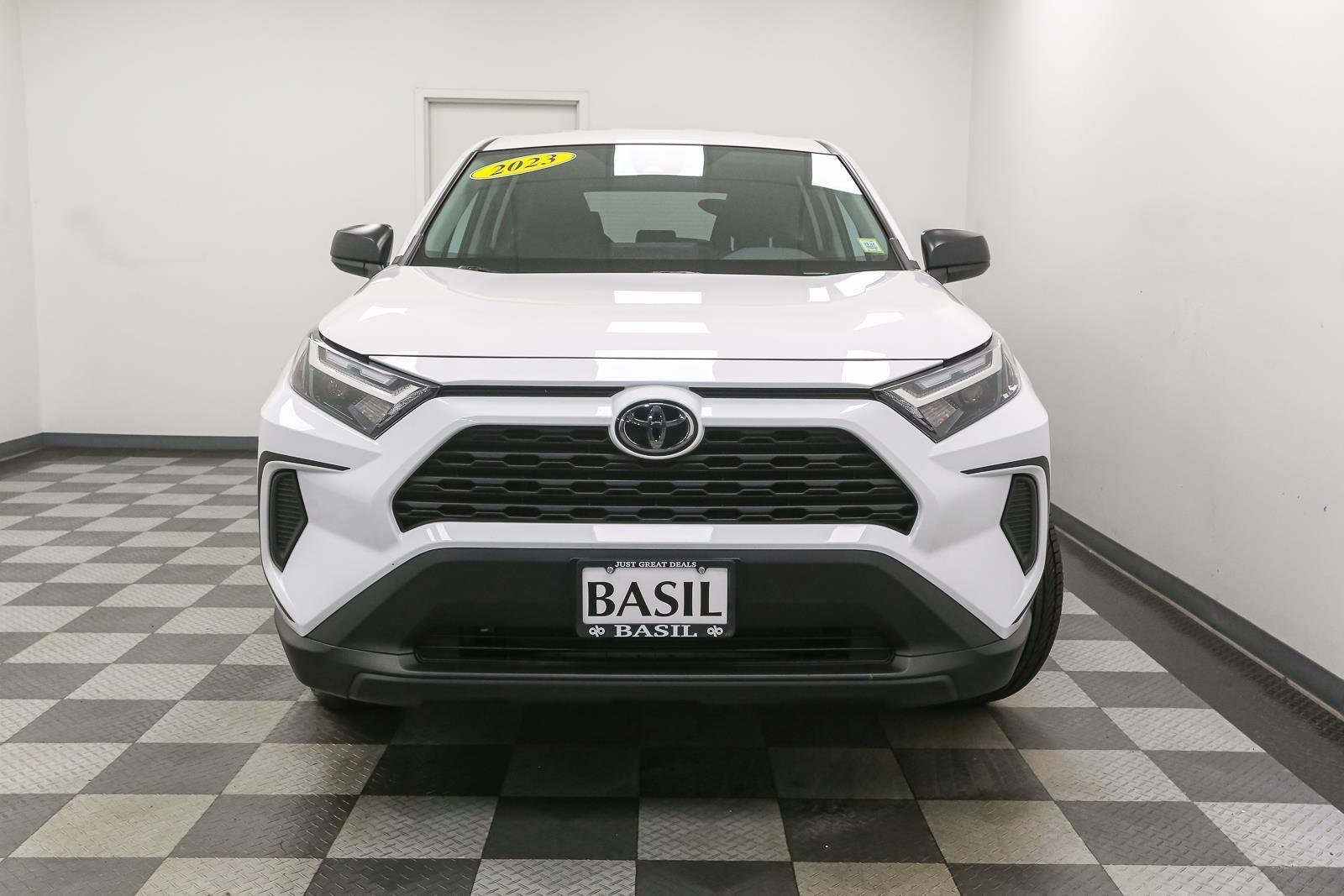 Used 2023 Ice Cap Toyota LE image 3