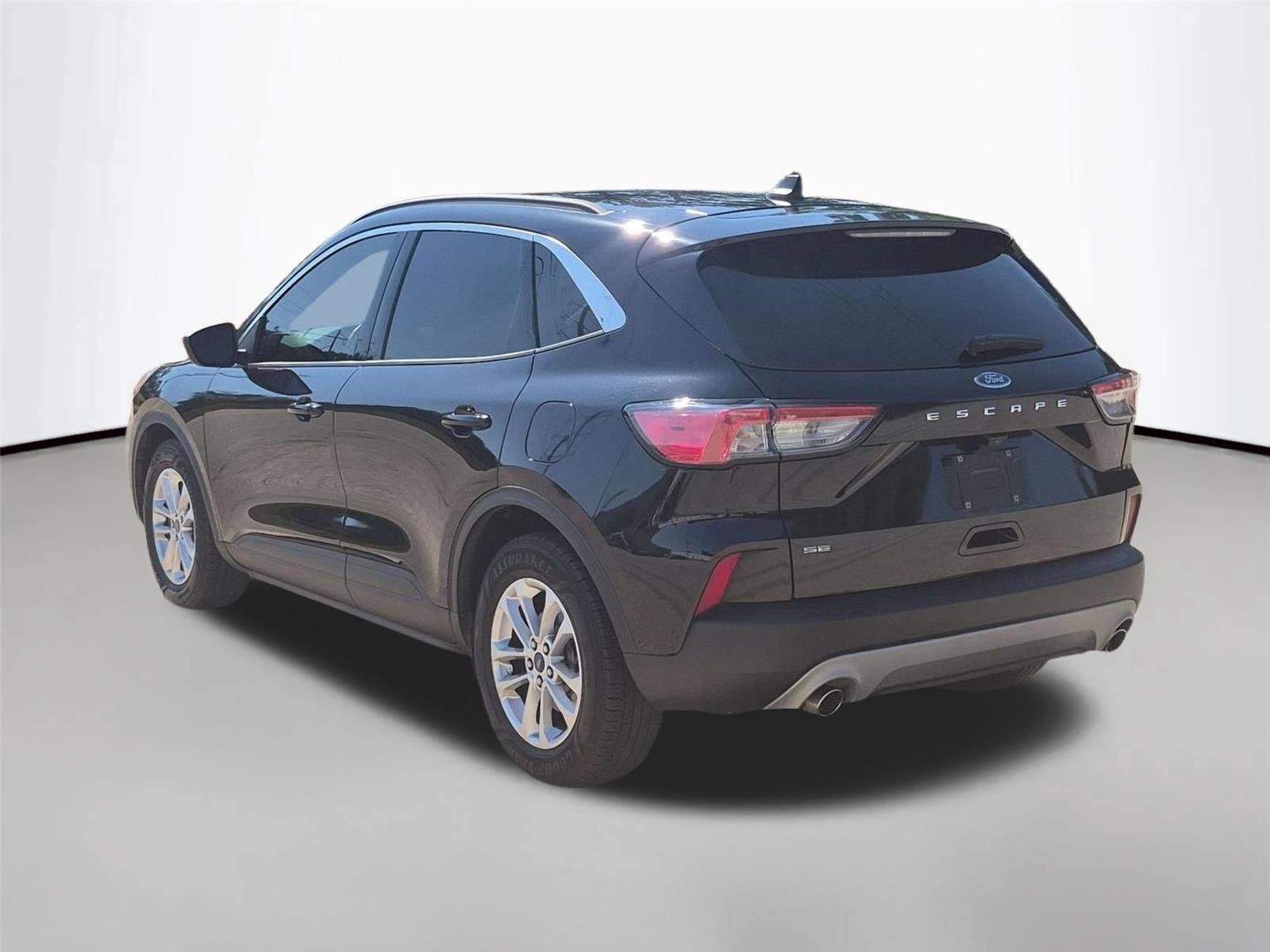 Used 2022 Agate Black Metallic Ford SE image 3