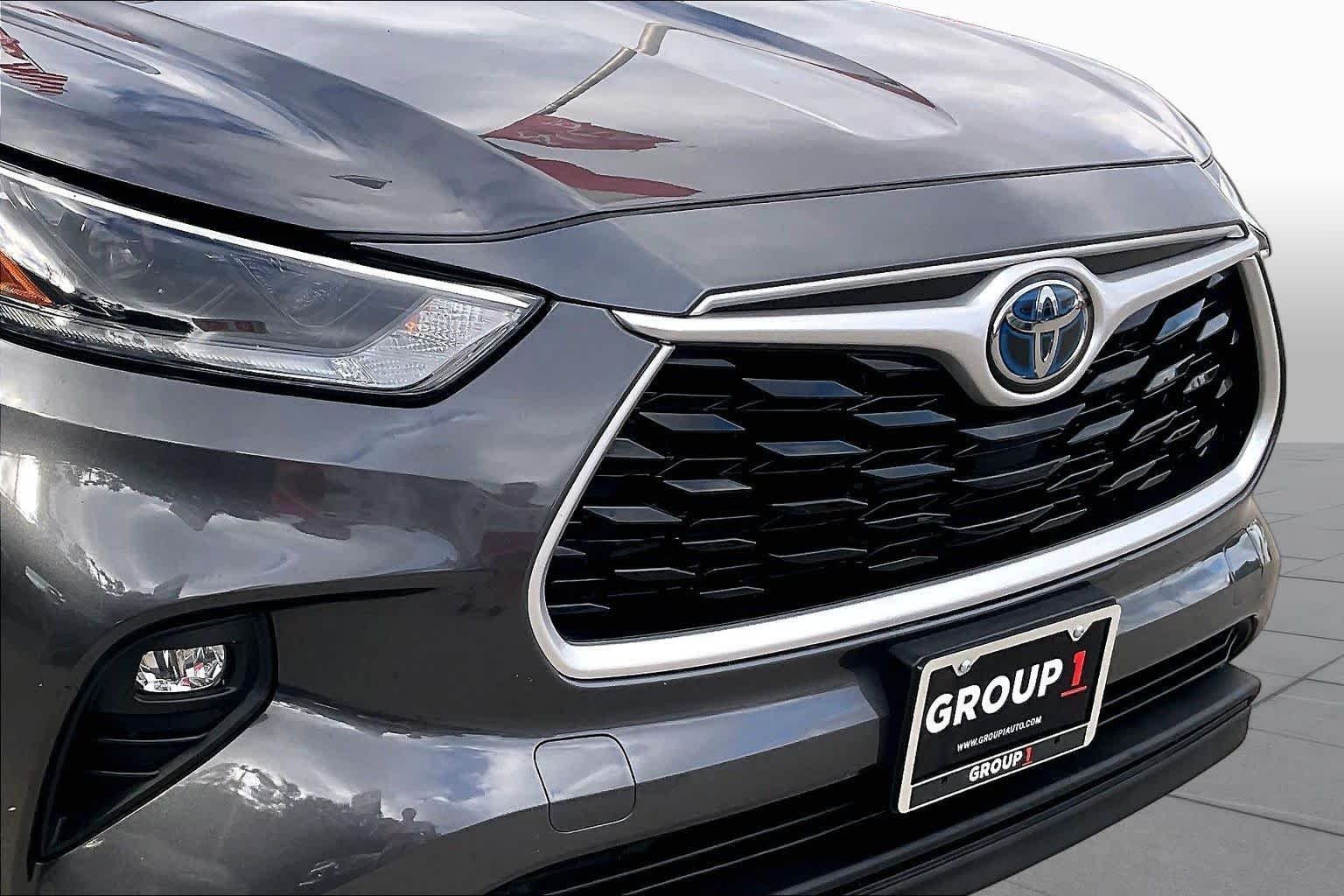 Used 2021 Magnetic Gray Metallic Toyota Hybrid XLE image 30