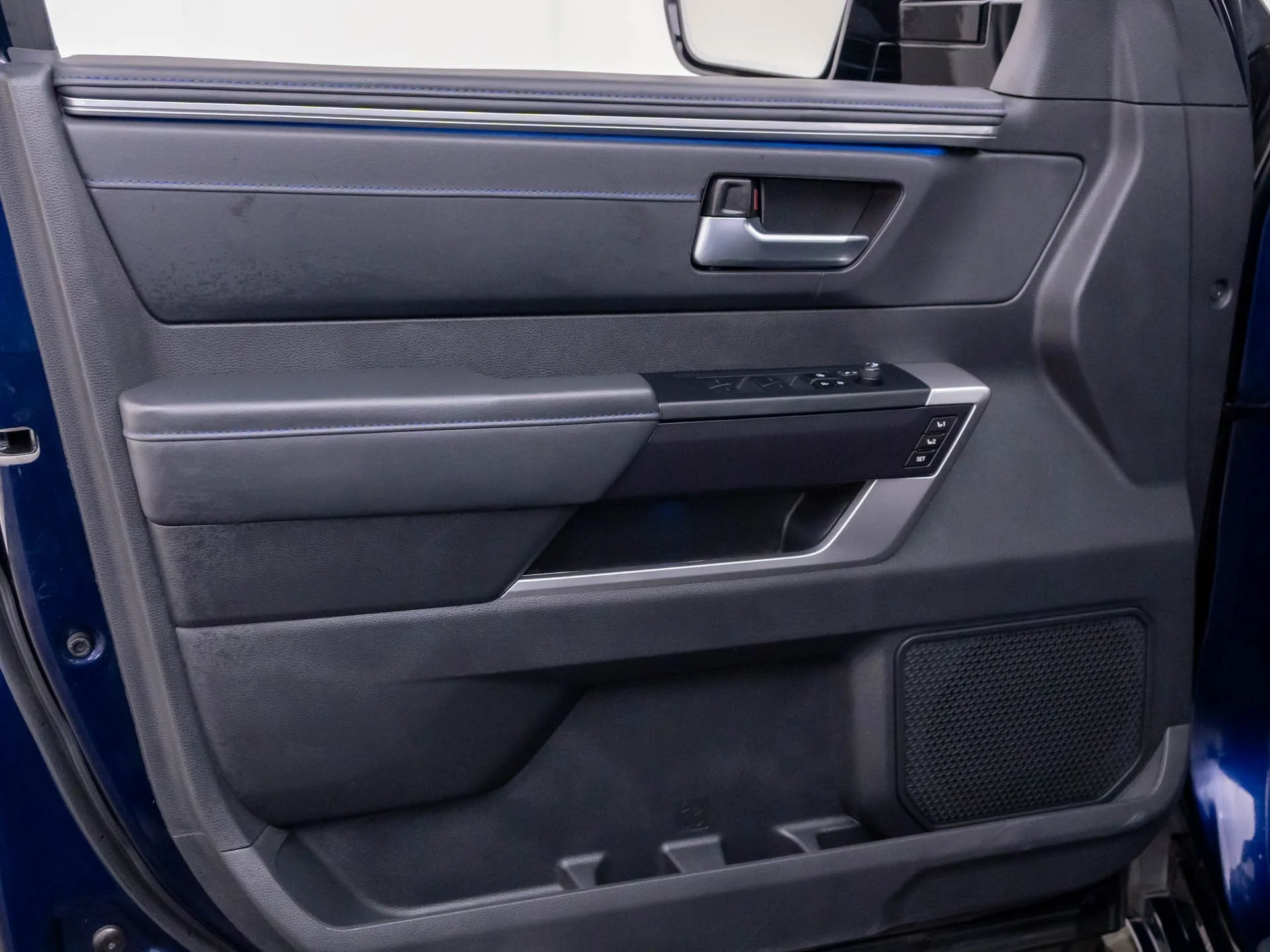 Used 2024  Toyota Platinum image 13