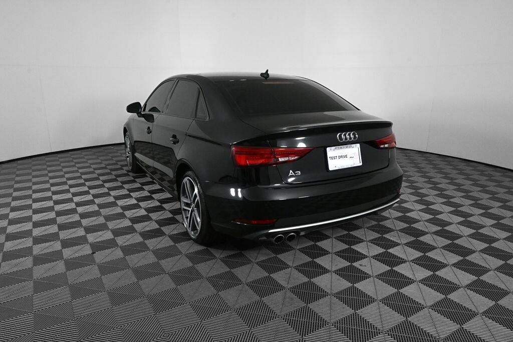 Used 2018 Brilliant Black Audi Premium image 4