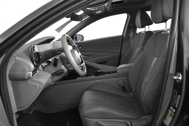 2025 Hyundai Elantra SEL - Photo 28