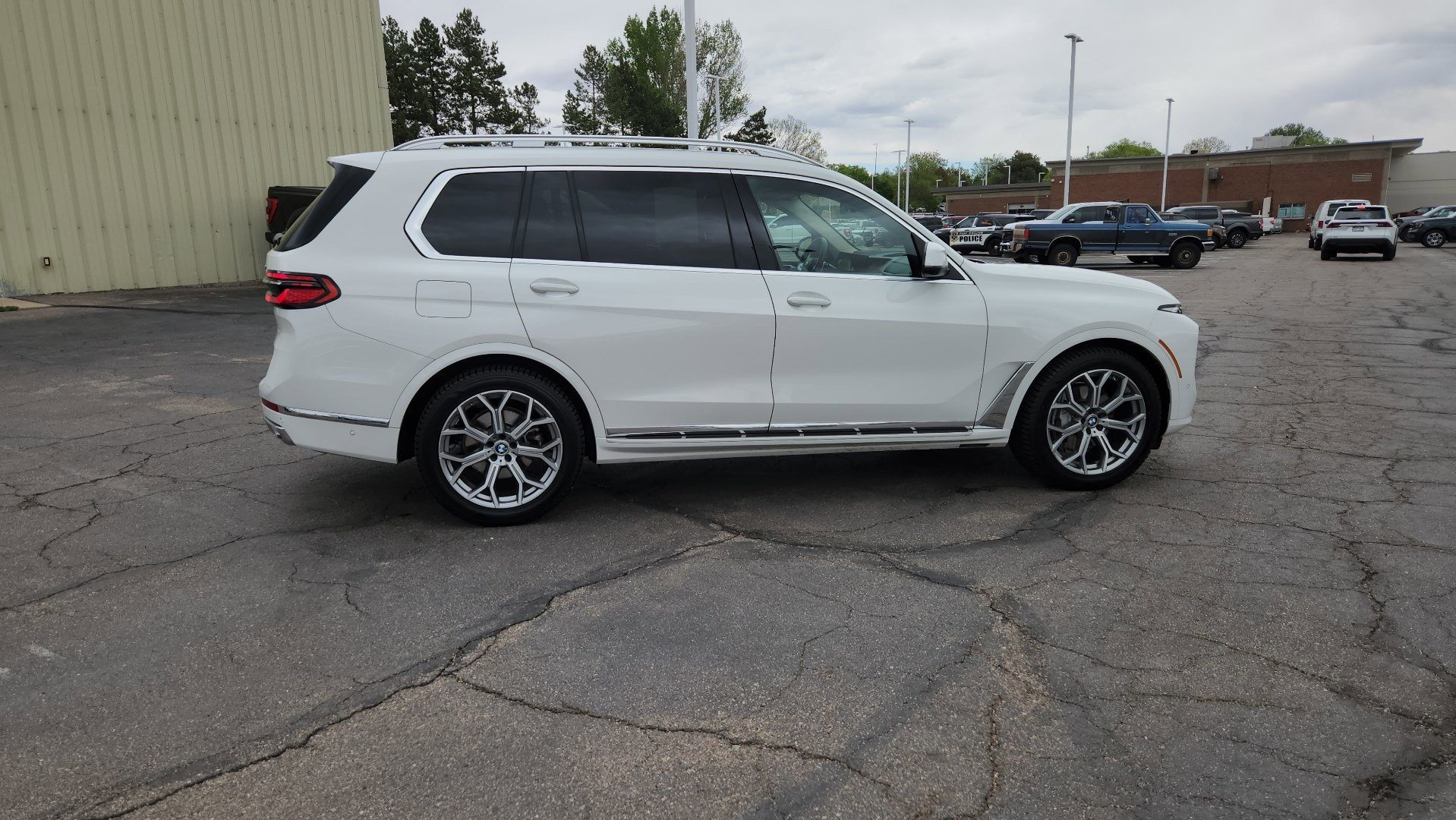 Used 2025 Alpine White BMW xDrive40i image 18
