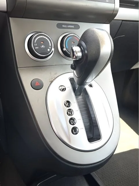 Used 2010 Silver Nissan 2.0 SR image 23