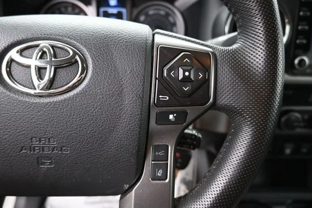 Used 2022 White Toyota SR5 image 22