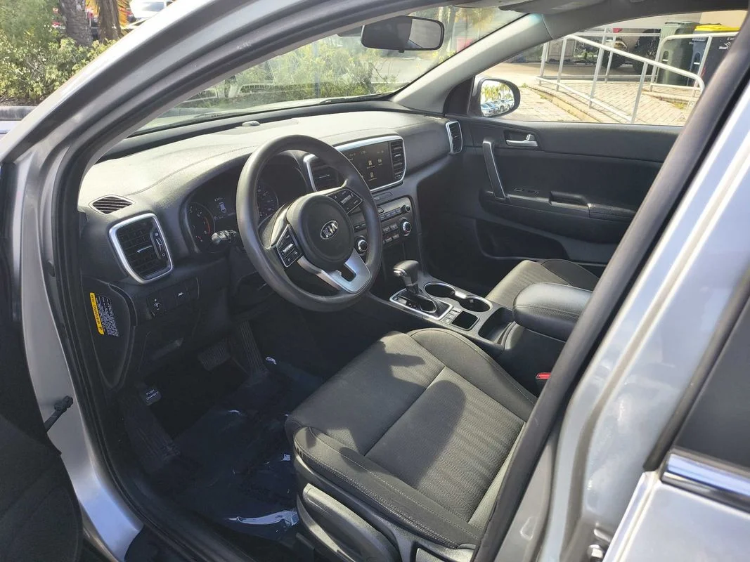 Used 2022  Kia LX image 8