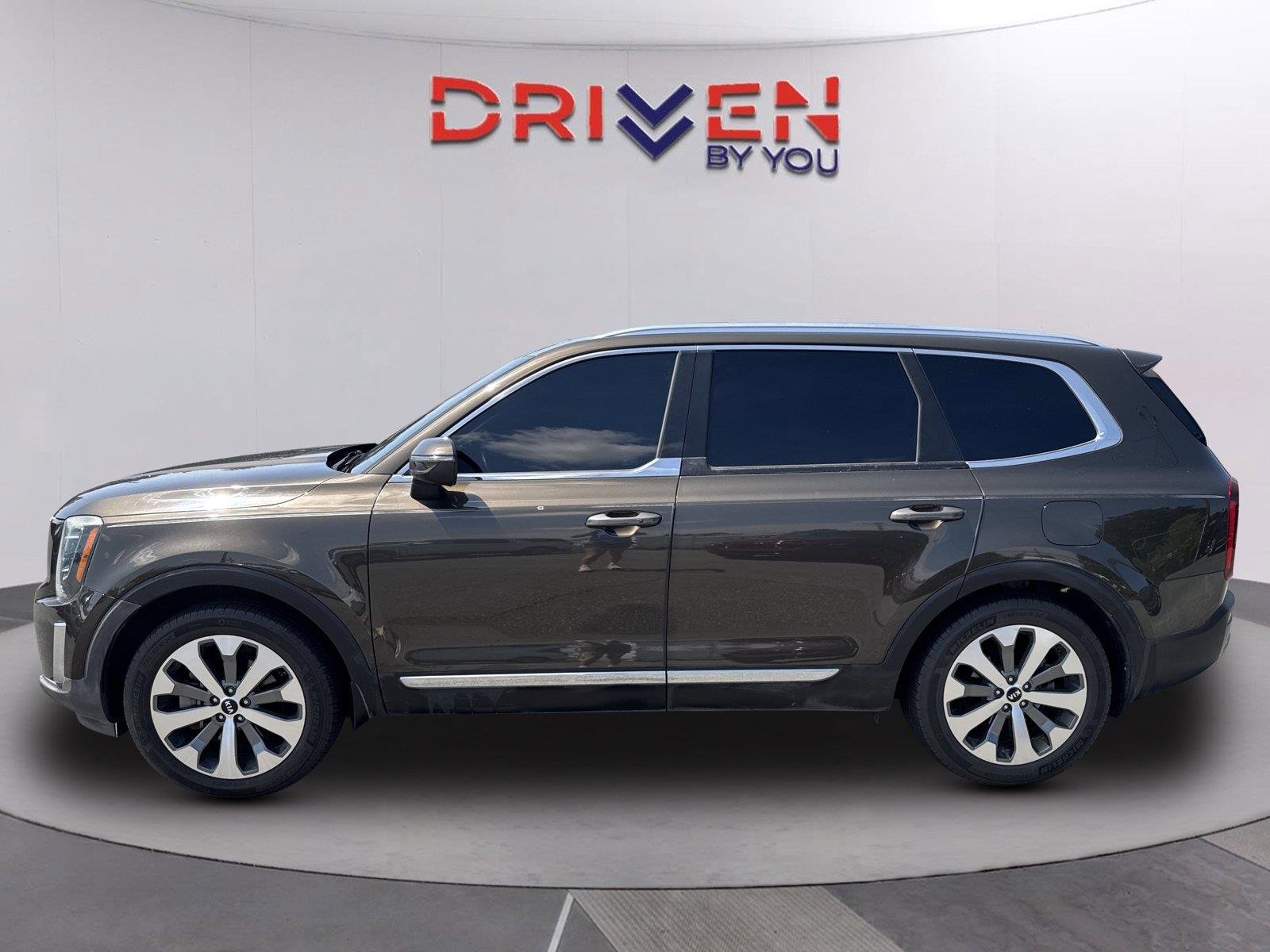 Used 2020 Dark Moss Kia EX image 7