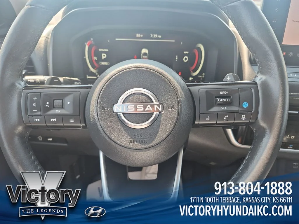 Used 2024 White Nissan Platinum image 14