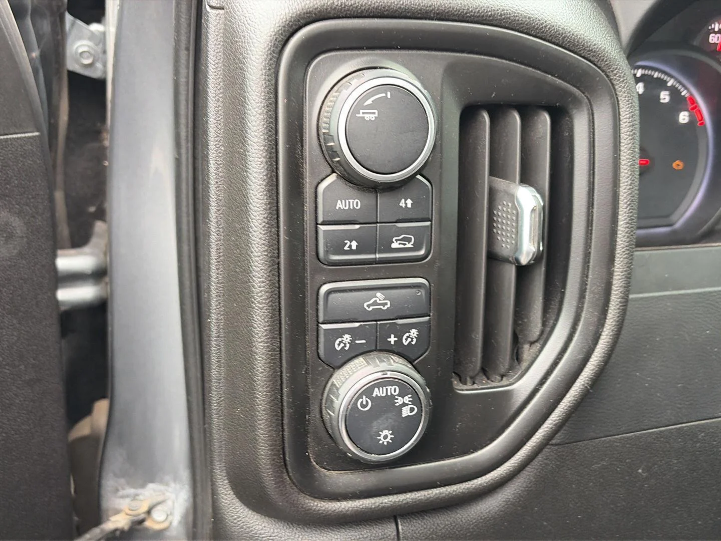 Used 2020 Satin Steel Metallic Chevrolet Custom image 9
