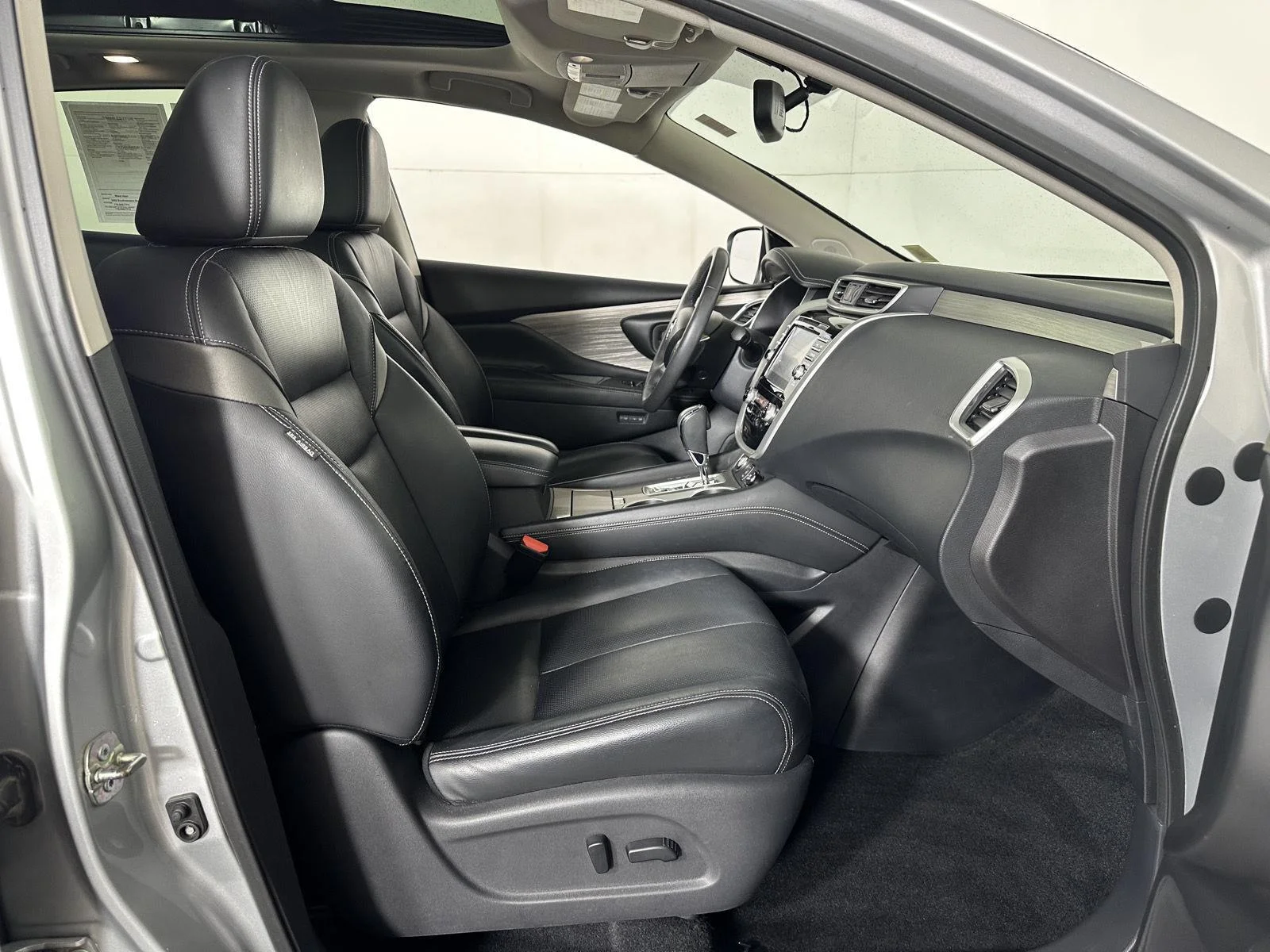 Used 2016 Brilliant Silver Metallic Nissan SL image 17