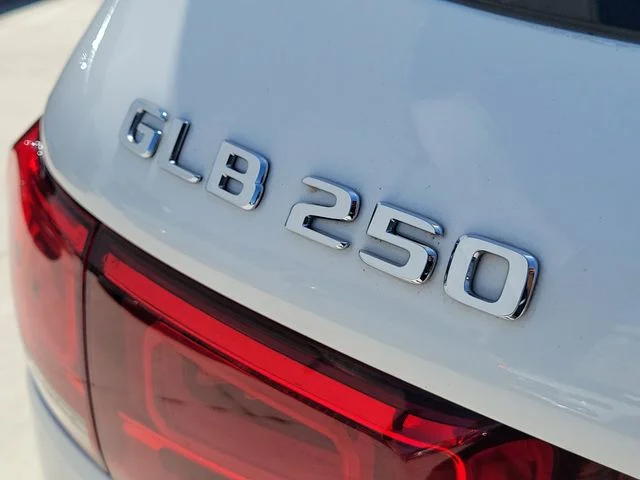 Used 2023 White Mercedes-Benz GLB 250 image 8