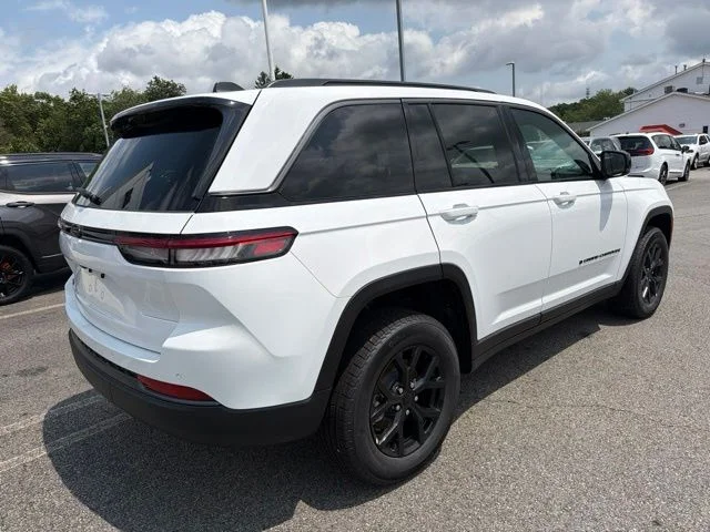 New 2026 White Jeep Altitude image 3