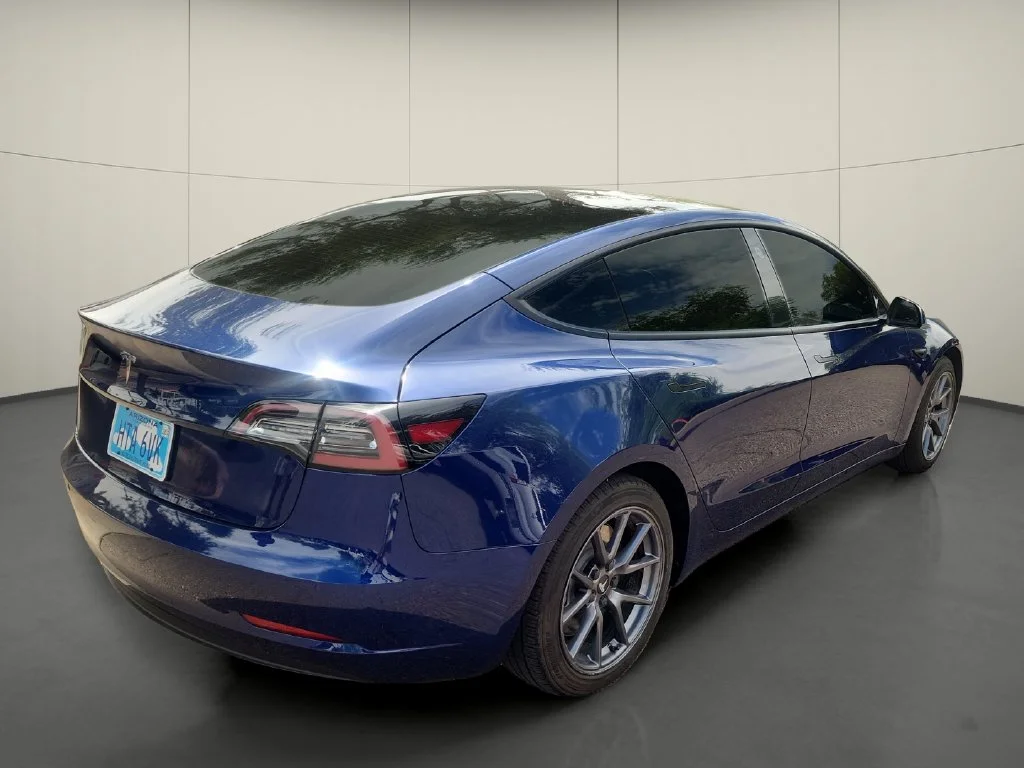 Used 2022  Tesla Base image 7