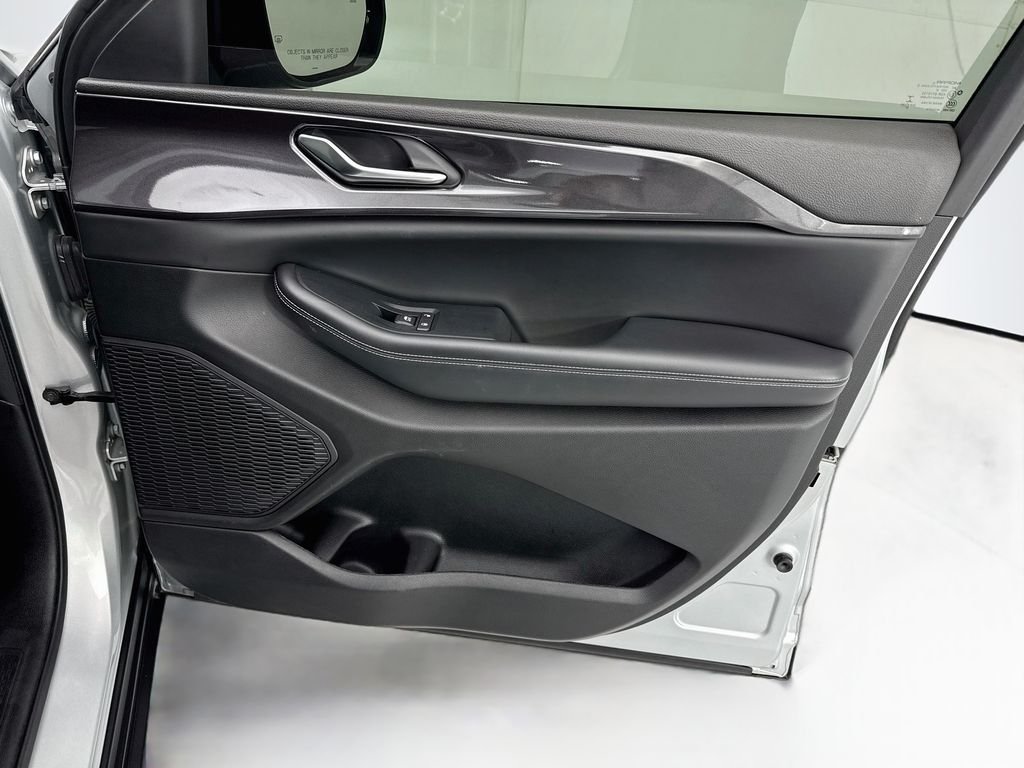 Used 2023 Silver Jeep Altitude X image 23