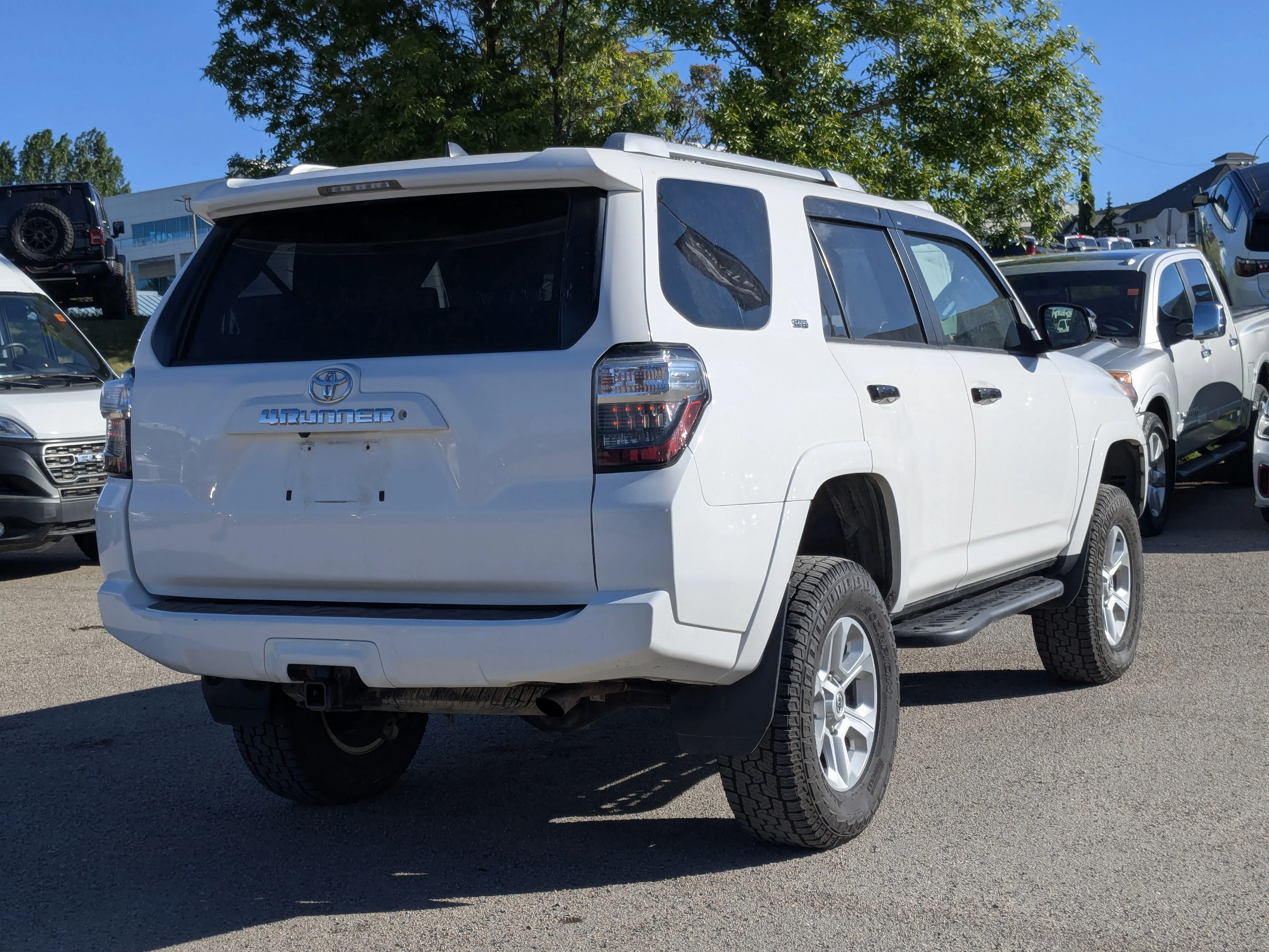 Used 2018 White Toyota 4DR SUV 4WDSR5 - Sunroof - Leather - Heated Seats & More image 7