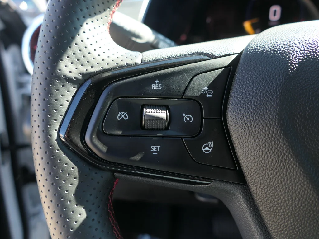 Used 2025 Summit White Chevrolet 2RS image 13