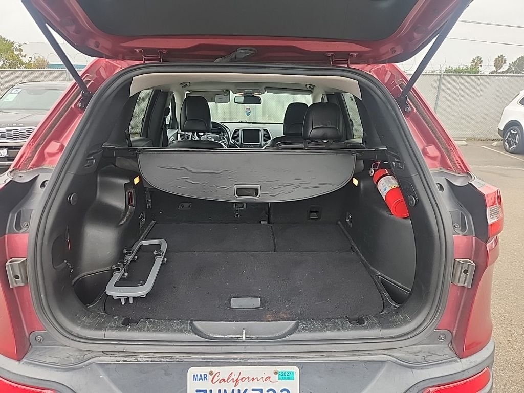 Used 2017 Red Jeep Trailhawk image 17