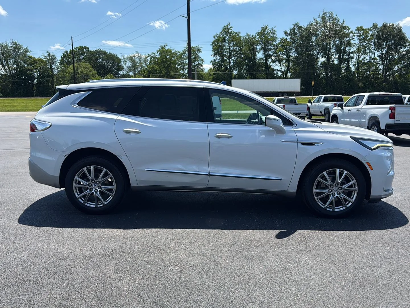 Used 2023 White Frost Tricoat Buick Essence image 9
