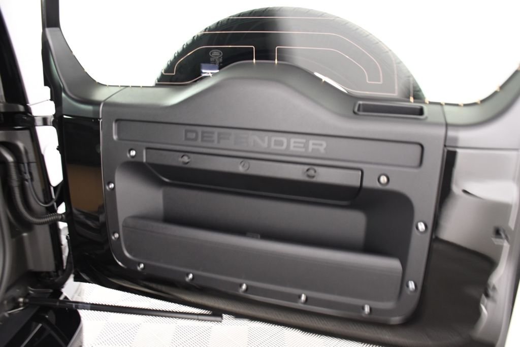 New 2026 Santorini Blk Land Rover X-Dynamic SE image 24