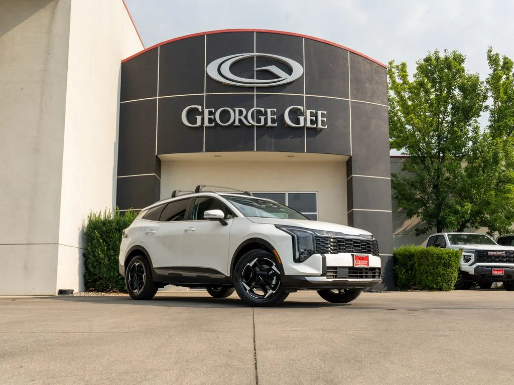 New 2026 Snow White Pearl Kia EX image 1