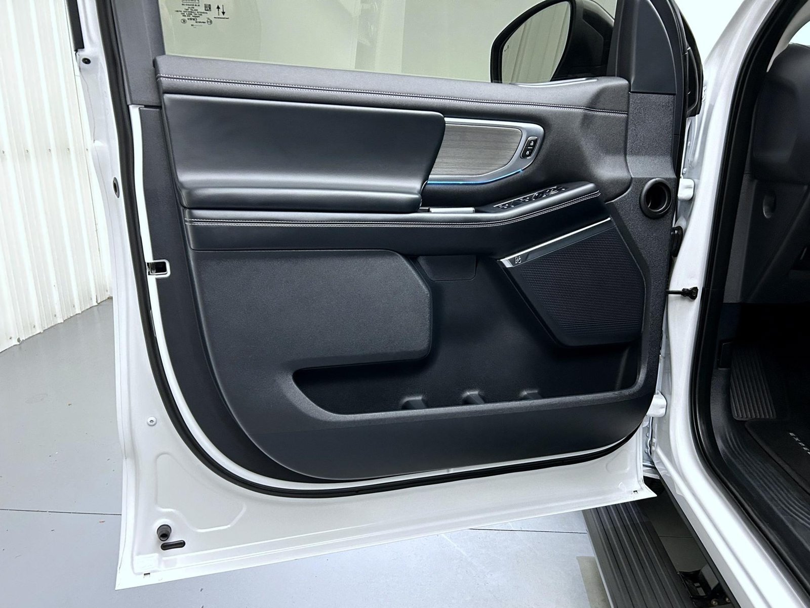 Used 2025 White Ford Platinum image 11