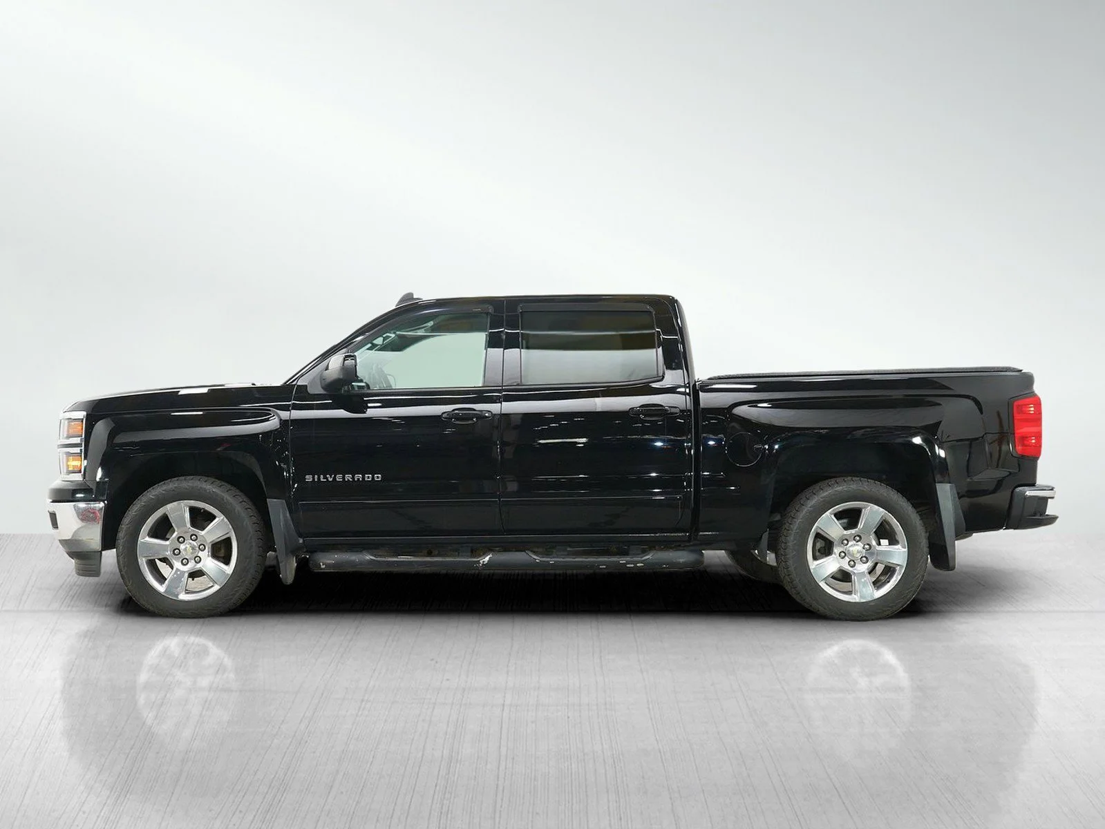 Used 2015 Chevrolet Silverado 1500 LT with VIN 3GCUKREC5FG274107 for sale in White Bear Lake, Minnesota