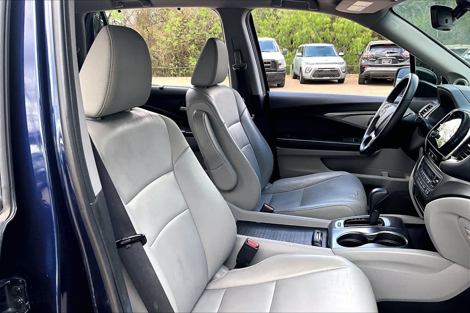 Used 2019 Obsidian Blue Pearl Honda EX-L image 16