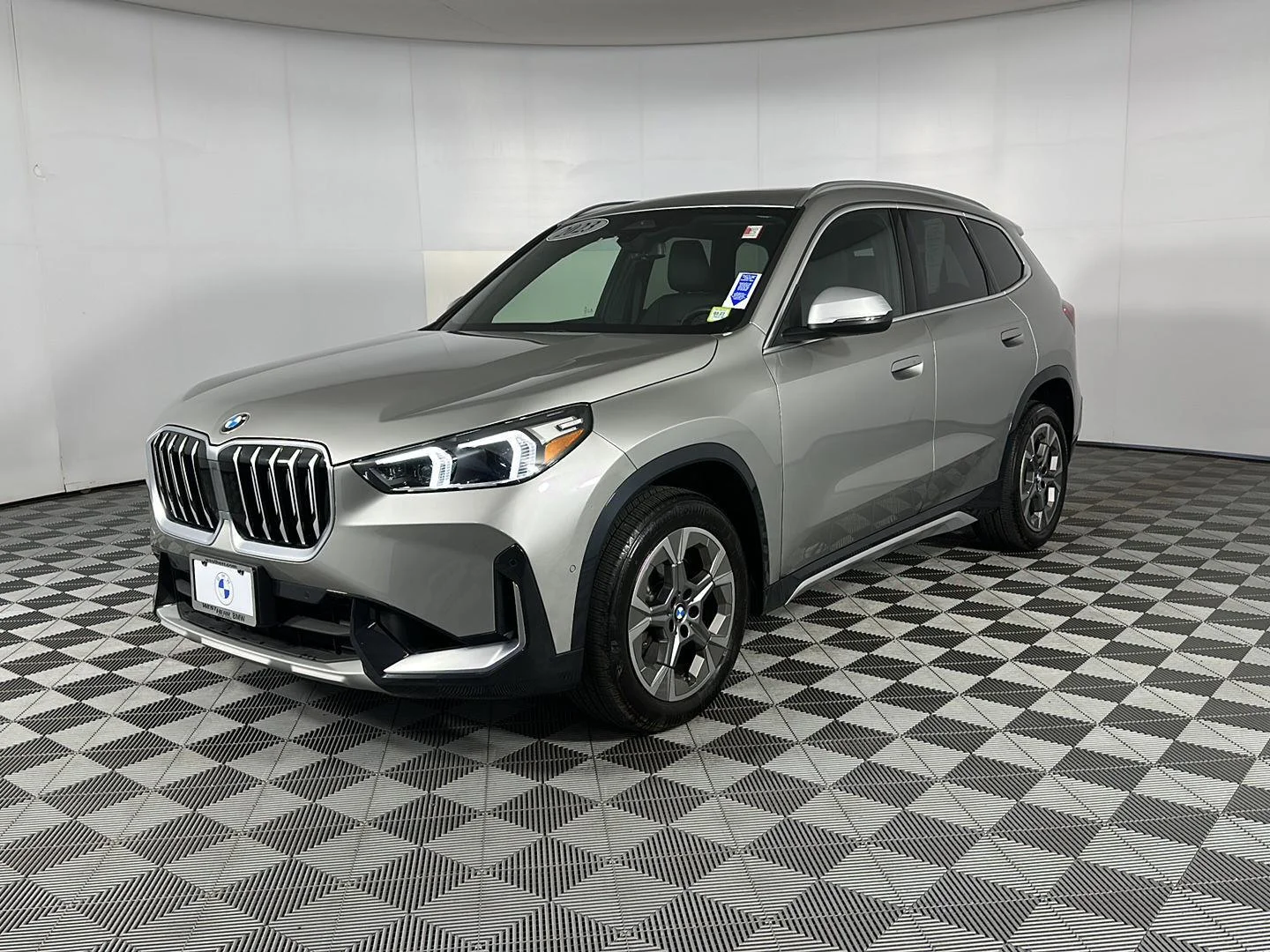 Used 2023 Space Silver Metallic BMW xDrive28i image 3