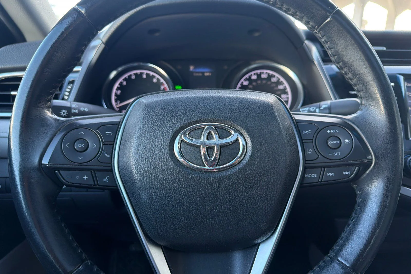 Used 2018 Gray Toyota SE image 24
