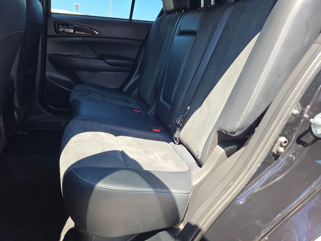 Used 2025 Black Mitsubishi SE image 18