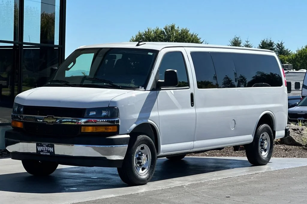 2024 Chevrolet Express Passenger LT - Photo 8