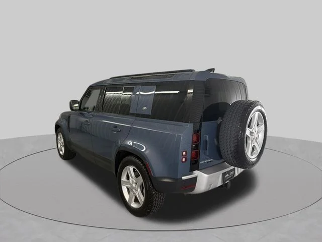 Used 2020 Tasman Blue Metallic Land Rover SE image 8