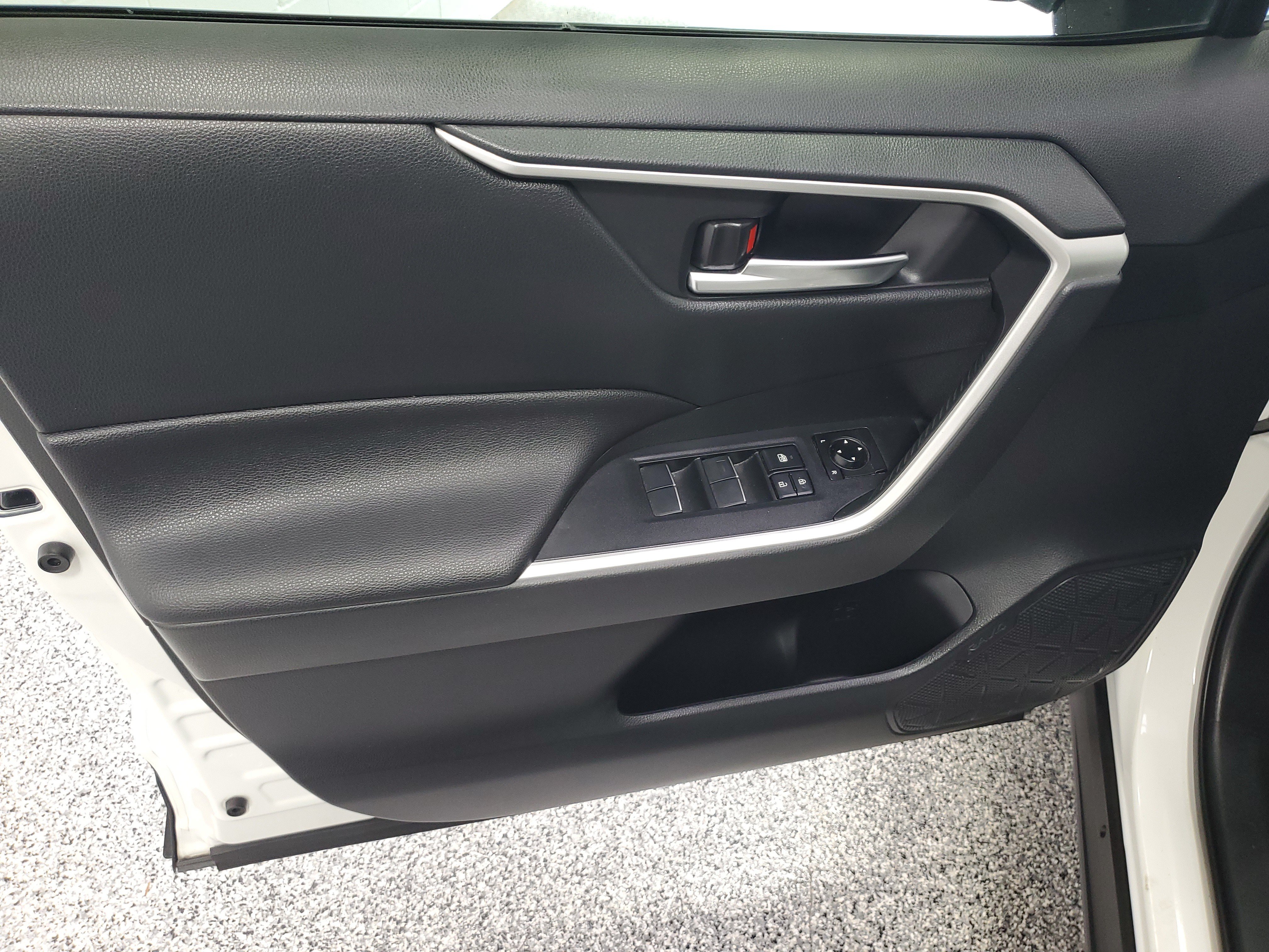 Certified Used 2020 Super White Toyota XLE Premium image 21
