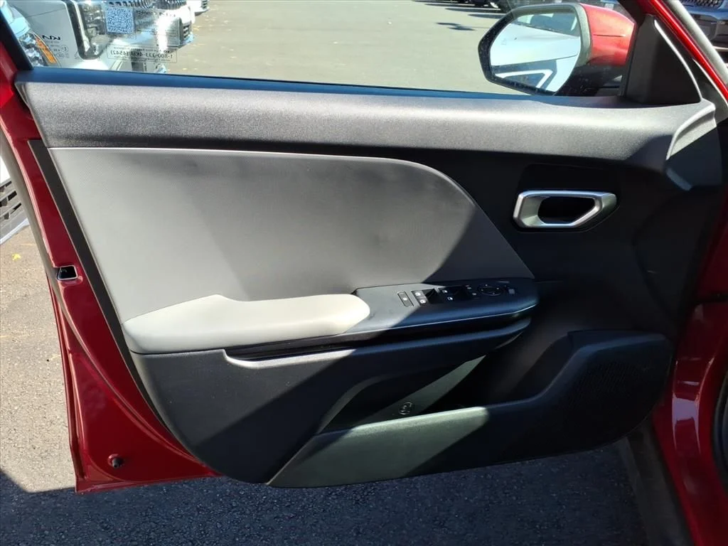 2025 Kia K4 LXS - Photo 11