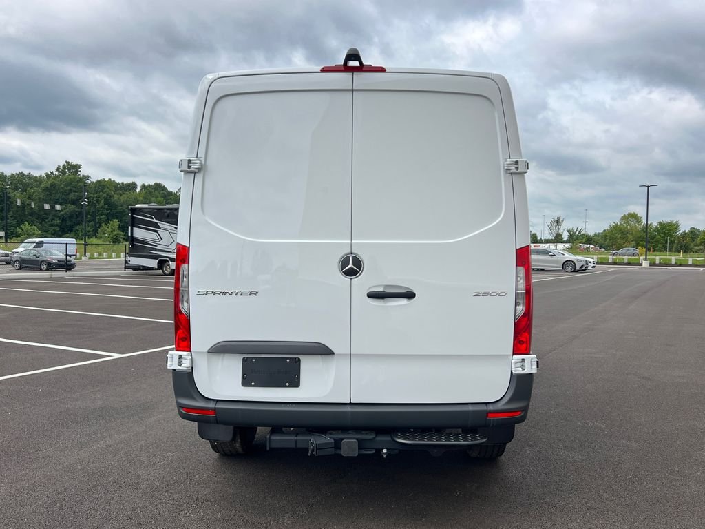 New 2026 Arctic+White Mercedes-Benz Cargo 144 WB image 6