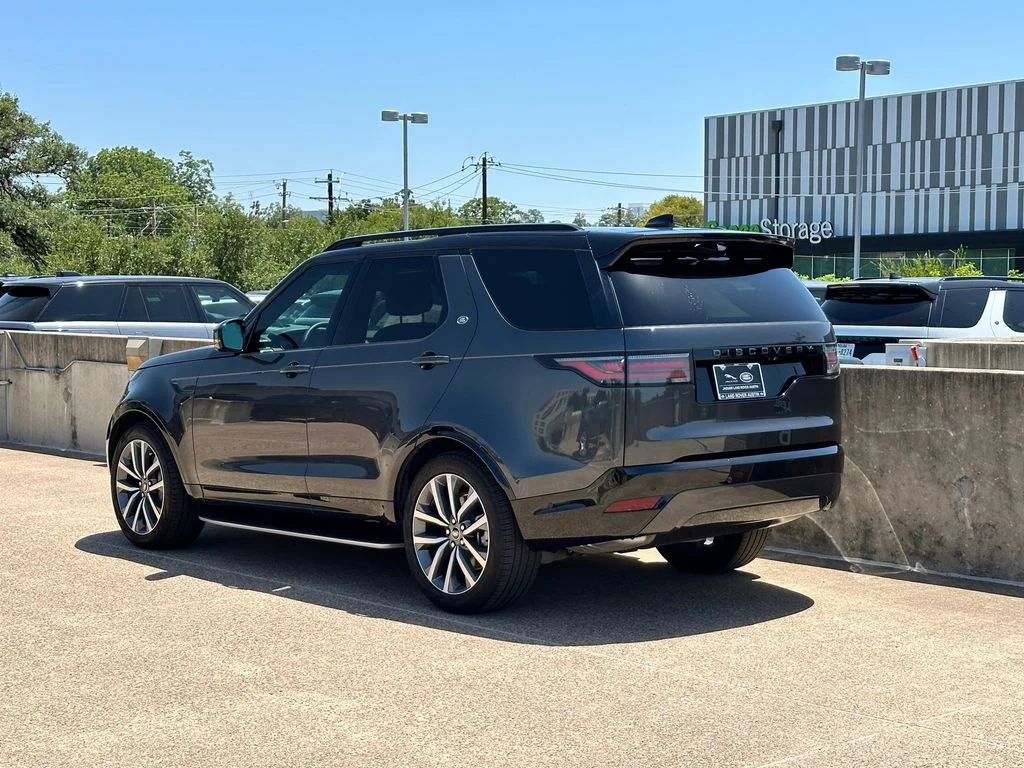 Used 2025  Land Rover Dynamic SE image 6