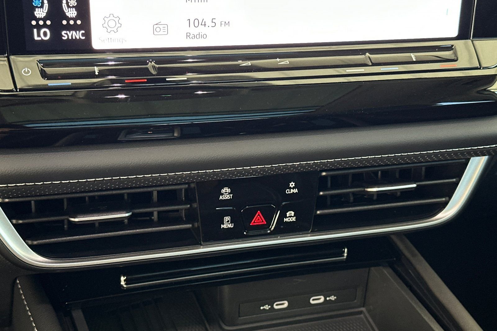 New 2026  Volkswagen SE w/Technology image 21