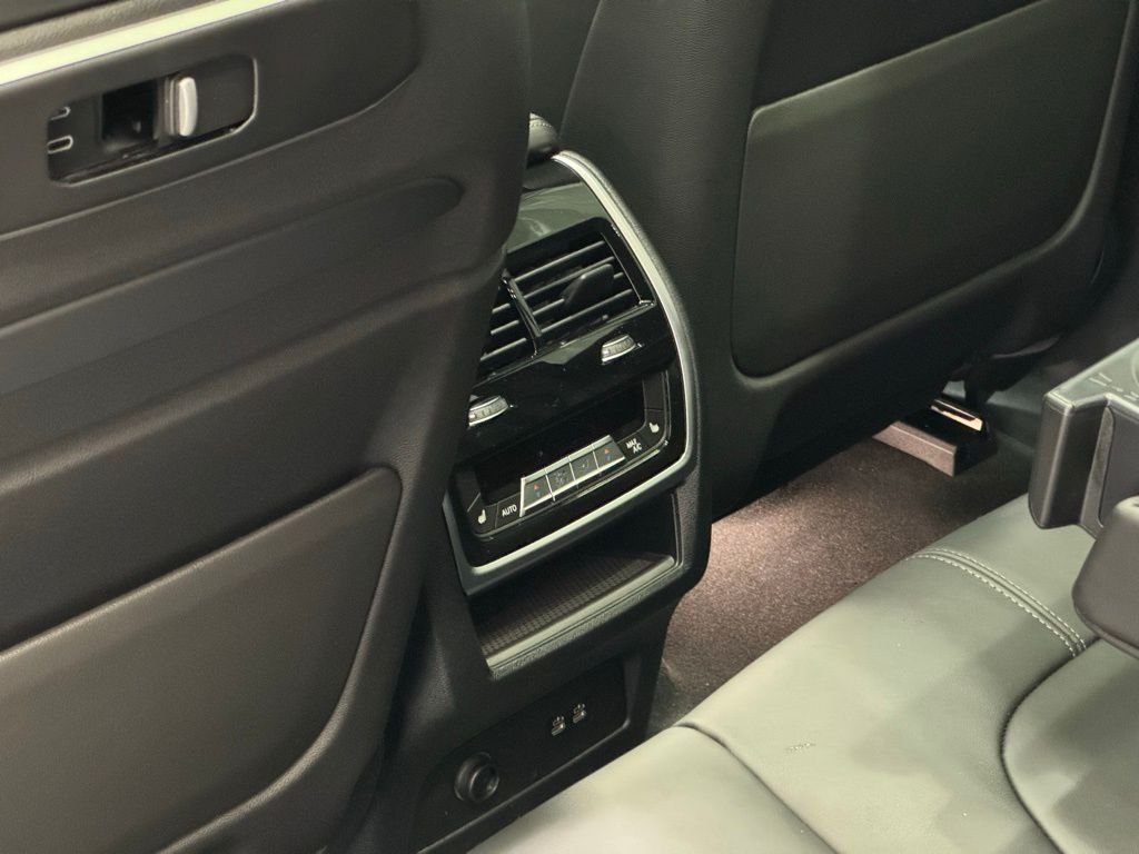 Used 2026 Gray BMW M60i image 19