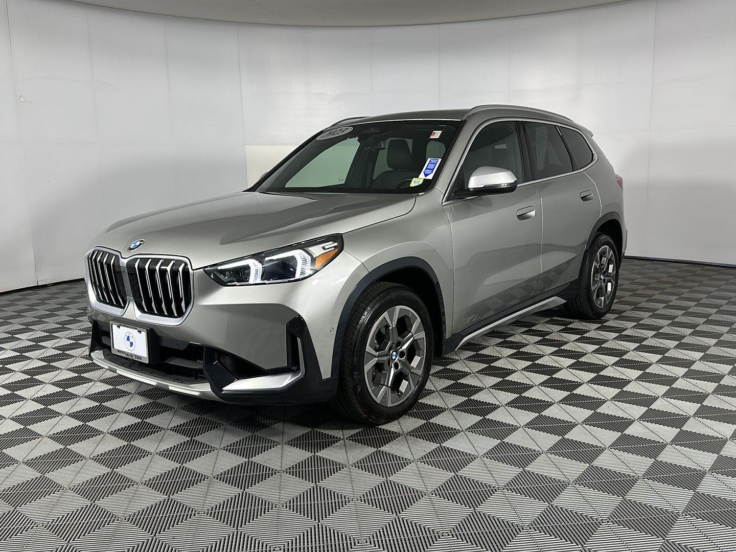 Used 2023 Space Silver Metallic BMW xDrive28i image 3