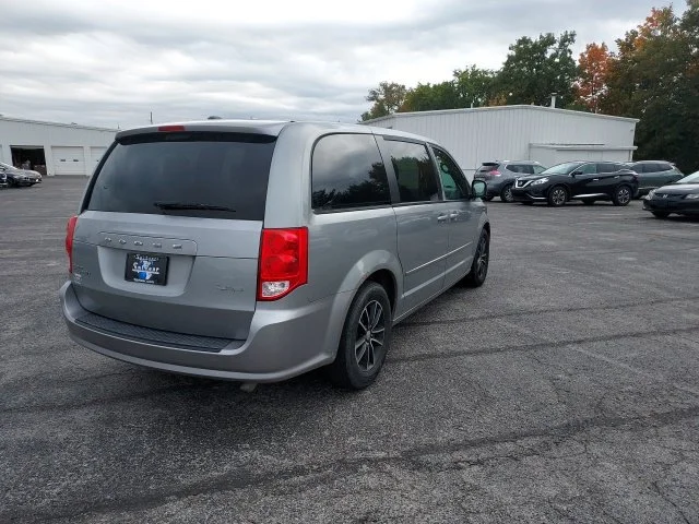 Used 2015 Silver Dodge SXT image 4