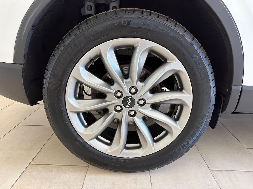 Used 2022 White Lincoln Standard image 8
