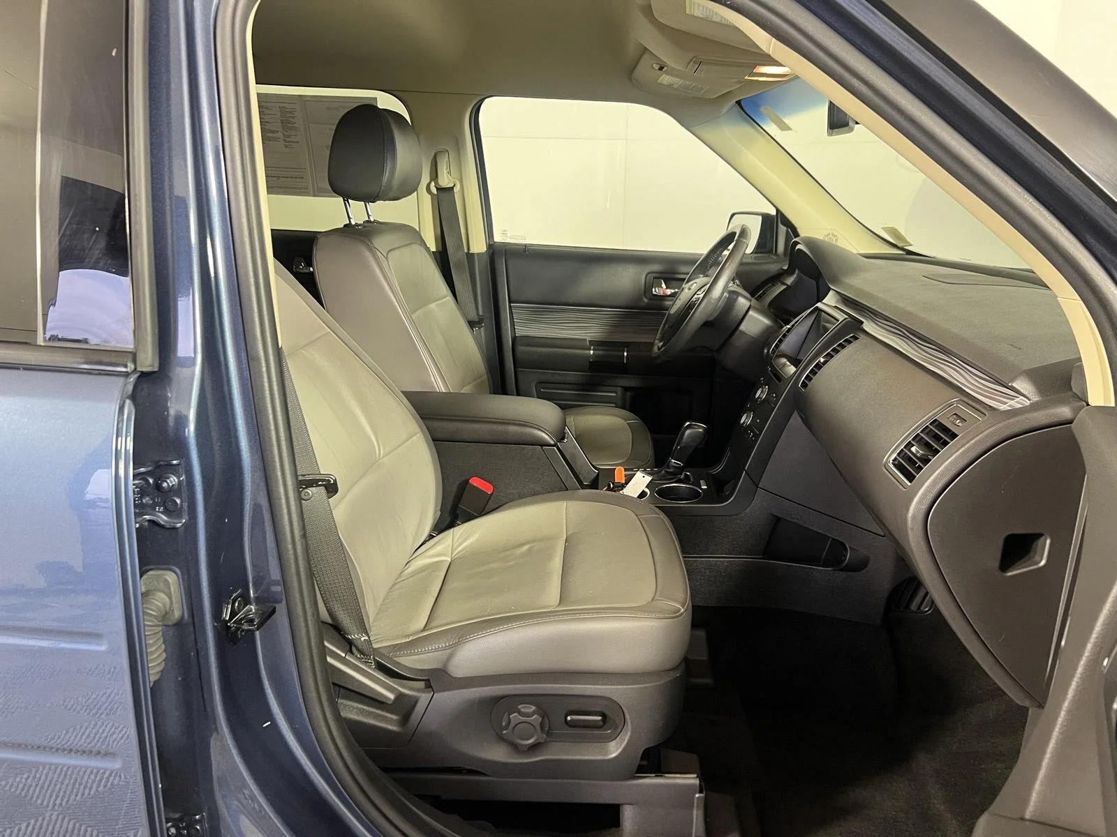 Used 2019 Blue Ford SEL image 15