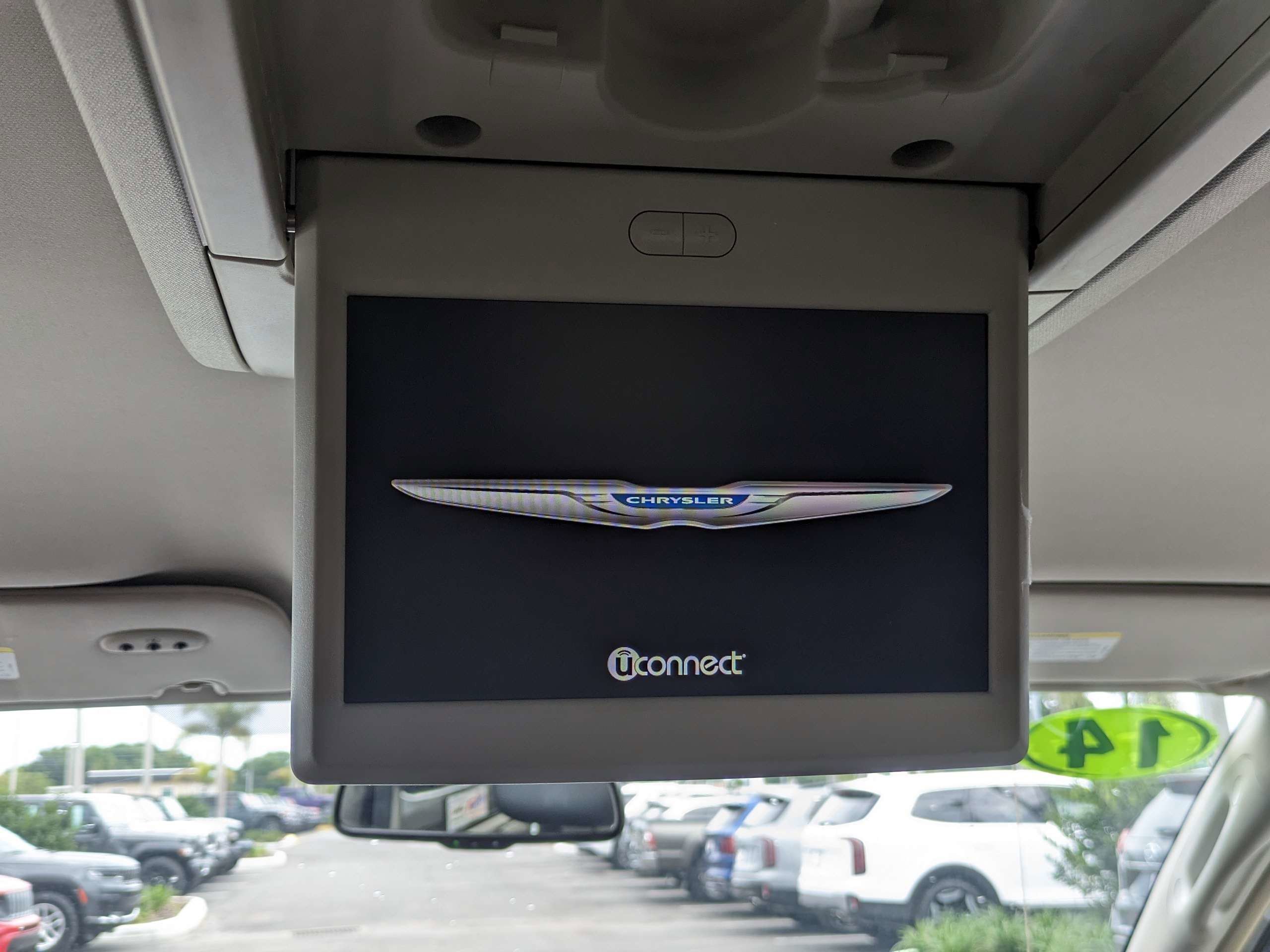 Used 2014 Silver Chrysler Touring image 20