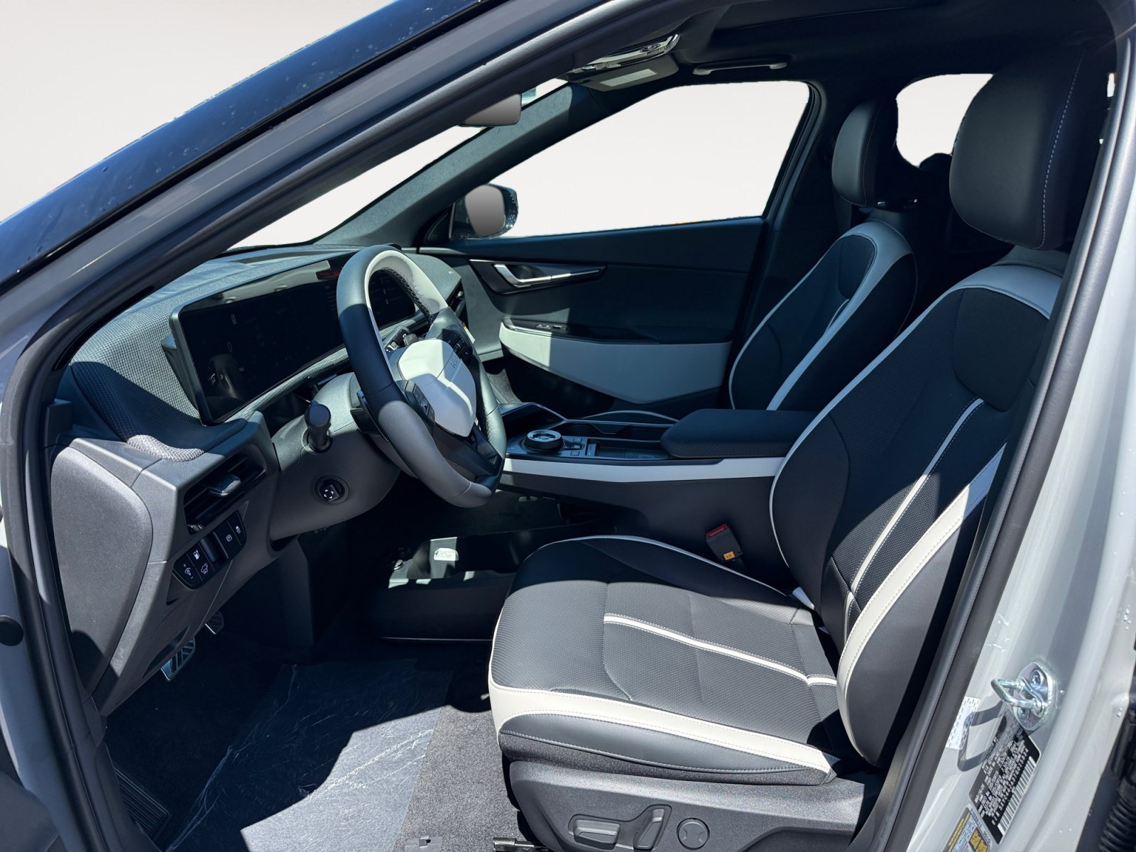 New 2026 Wolf Gray Kia GT-LINE image 10