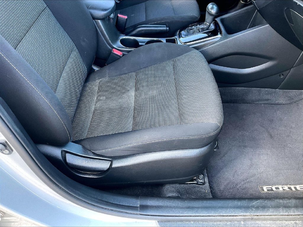 Used 2018 Silky Silver Kia LX image 33
