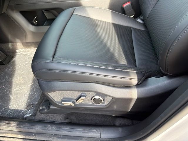 New 2027 Glacial White Pearl Kia S image 15